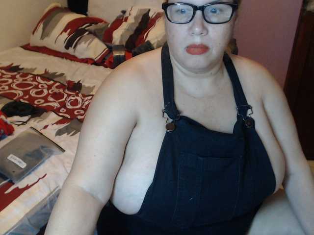 ElizabethTaylor8's BongaCams show and profile