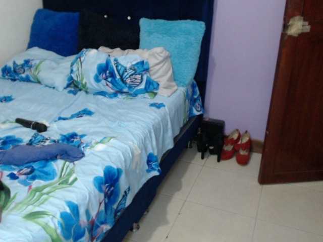 ElizabethTaylor8 live cam on BongaCams