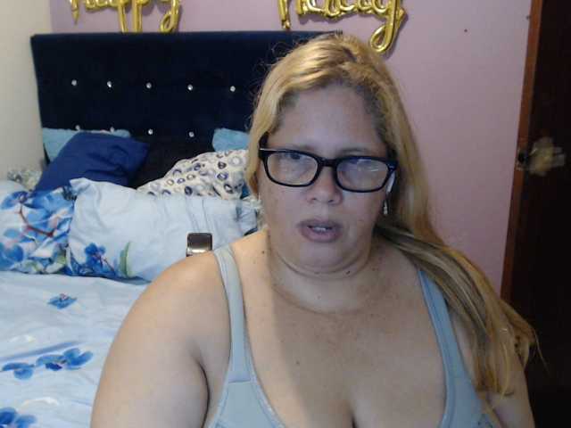 ElizabethTaylor8 live cam on BongaCams