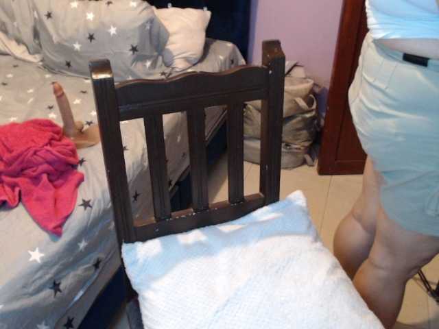 ElizabethTaylor8 live cam on BongaCams