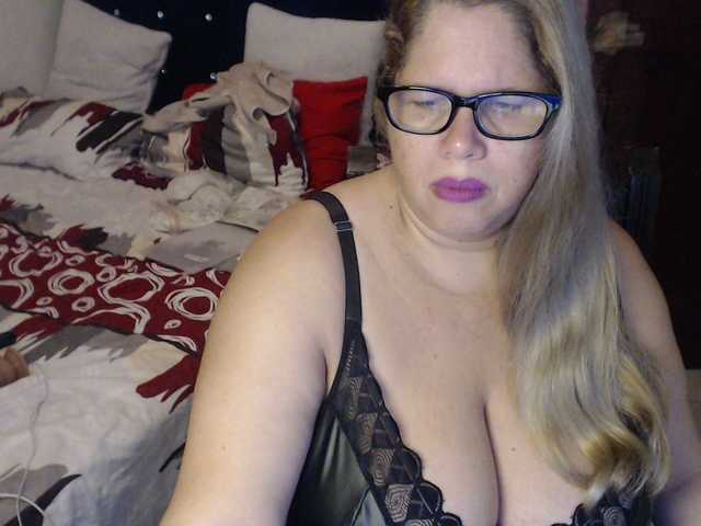 ElizabethTaylor8's BongaCams show and profile