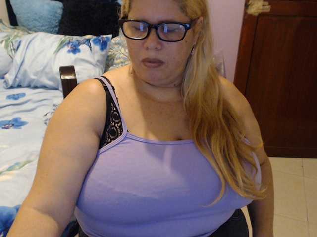 ElizabethTaylor8 live cam on BongaCams