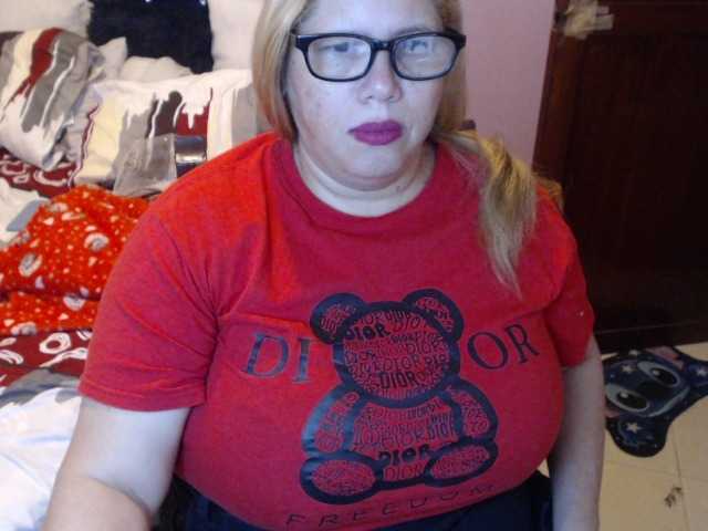 ElizabethTaylor8 live cam on BongaCams