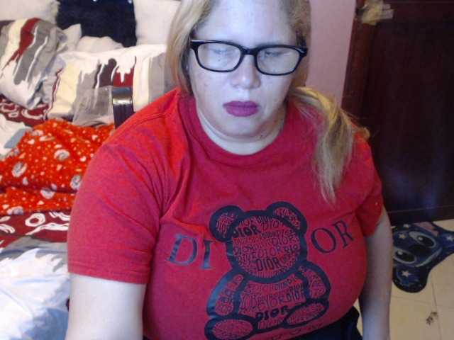 ElizabethTaylor8 live cam on BongaCams
