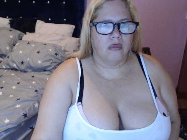 ElizabethTaylor8 live cam on BongaCams
