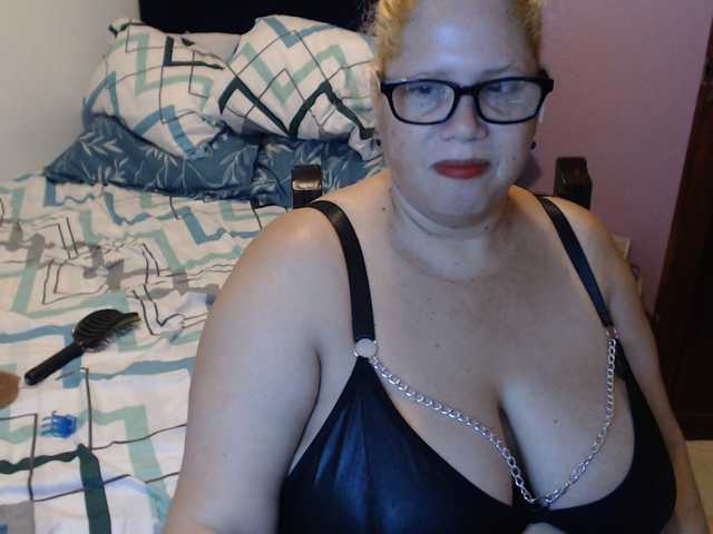 ElizabethTaylor8, live now on BongaCams