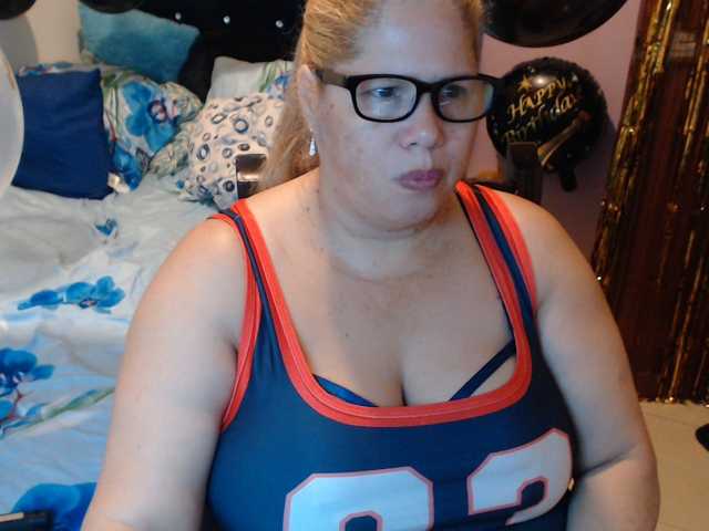 ElizabethTaylor8 live cam on BongaCams