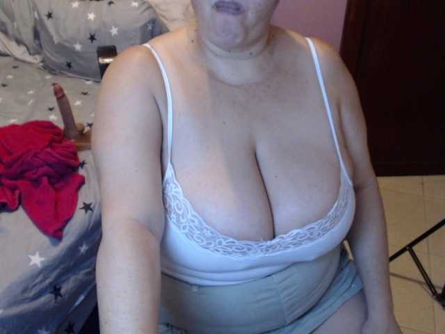 ElizabethTaylor8, en vivo ahora en BongaCams