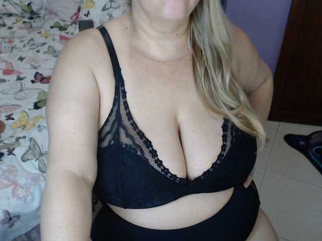 ElizabethTaylor8 live cam on BongaCams