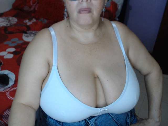 ElizabethTaylor8 live cam on BongaCams