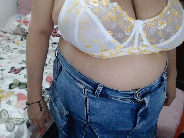 ElizabethTaylor8 live cam on BongaCams