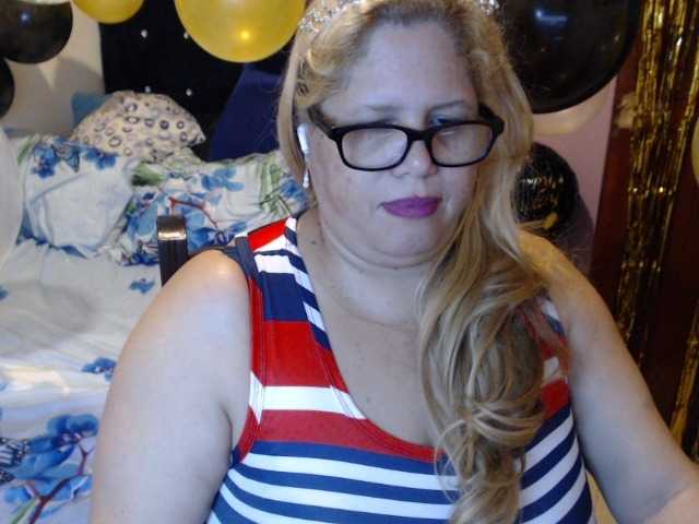 ElizabethTaylor8 live cam on BongaCams