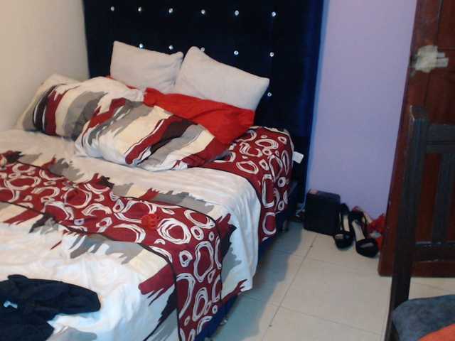 ElizabethTaylor8's BongaCams show and profile