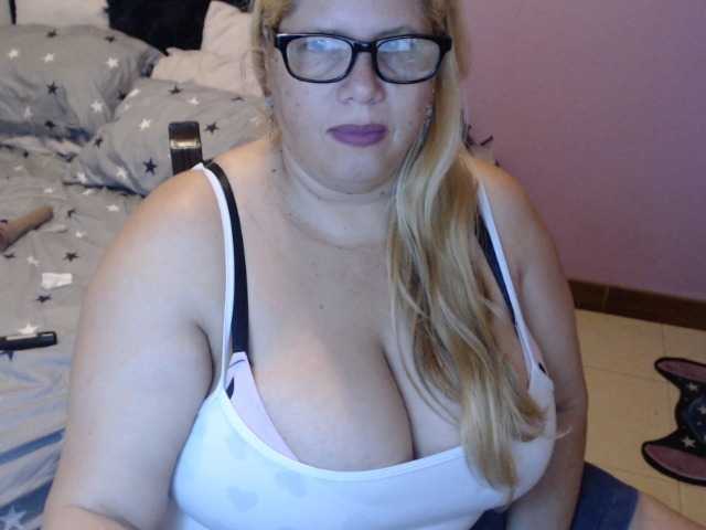 ElizabethTaylor8 live cam on BongaCams