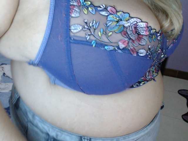 ElizabethTaylor8 live cam on BongaCams