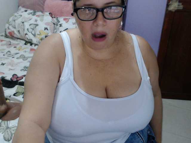 ElizabethTaylor8 live cam on BongaCams