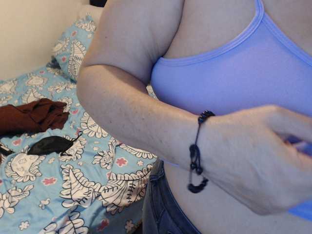 ElizabethTaylor8 live cam on BongaCams