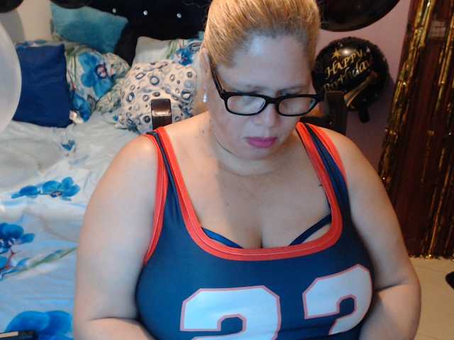 ElizabethTaylor8 live cam on BongaCams