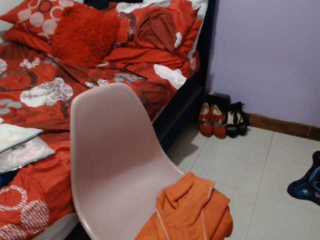 ElizabethTaylor8 live cam on BongaCams