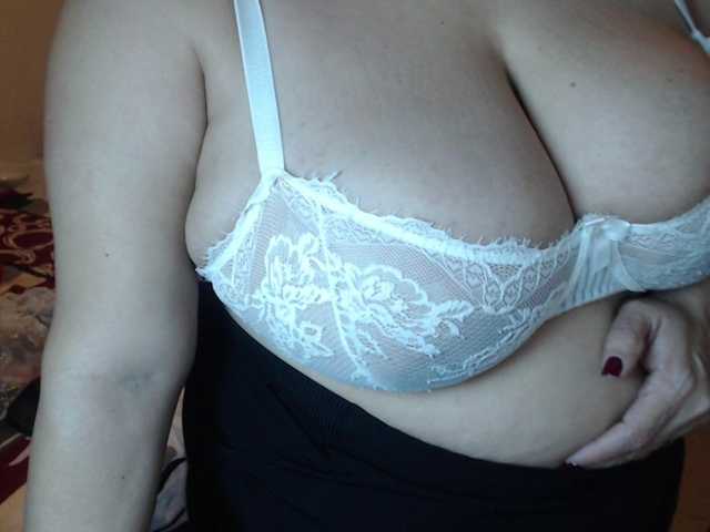 ElizabethTaylor8's BongaCams show and profile