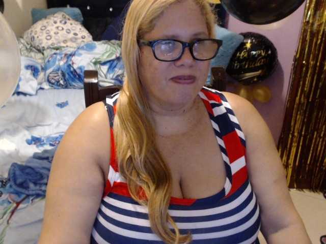 ElizabethTaylor8 live cam on BongaCams