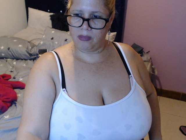 ElizabethTaylor8 live cam on BongaCams