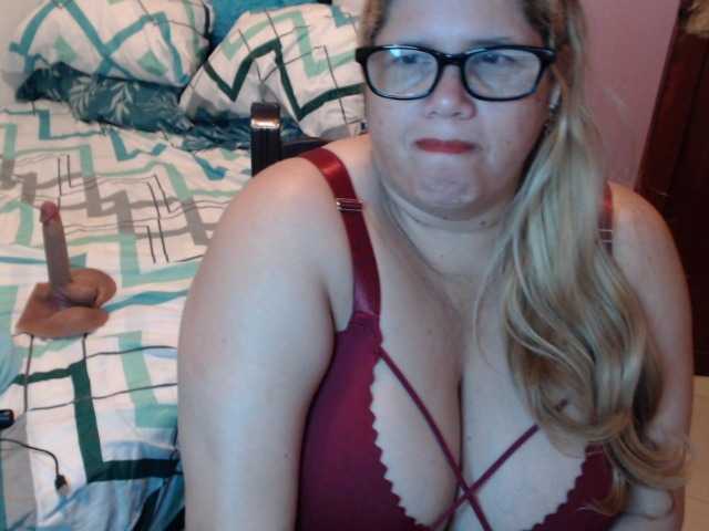 ElizabethTaylor8 live cam on BongaCams