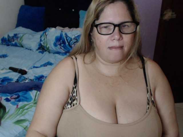 ElizabethTaylor8 live cam on BongaCams