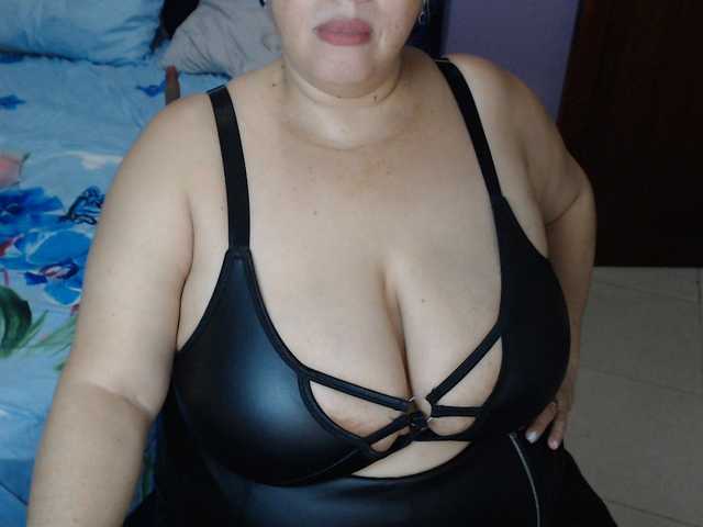 ElizabethTaylor8 live cam on BongaCams