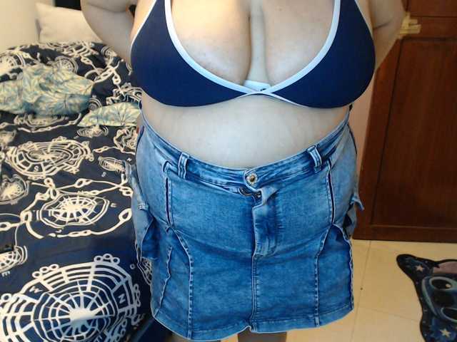ElizabethTaylor8 live cam on BongaCams