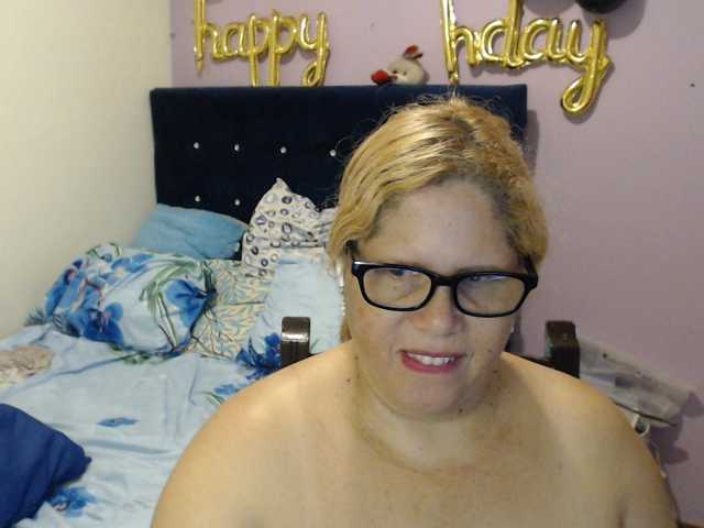 ElizabethTaylor8 live cam on BongaCams