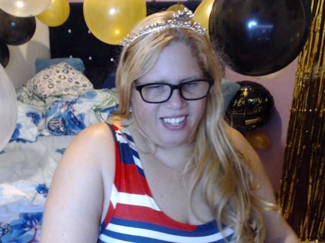 ElizabethTaylor8 live cam on BongaCams