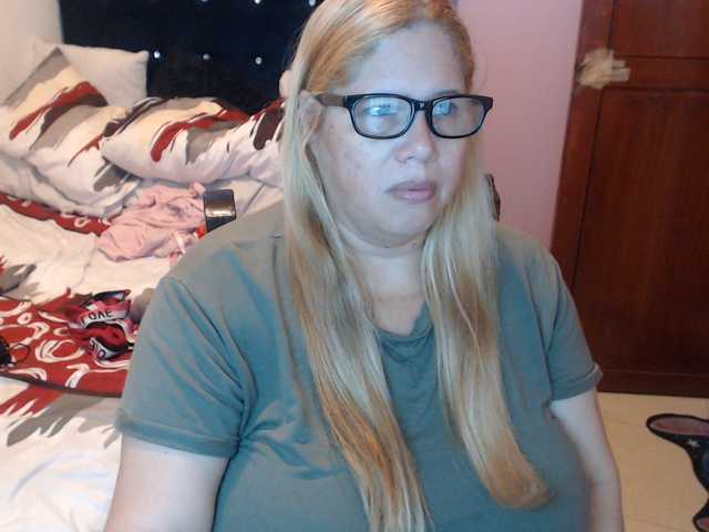 ElizabethTaylor8 live cam on BongaCams
