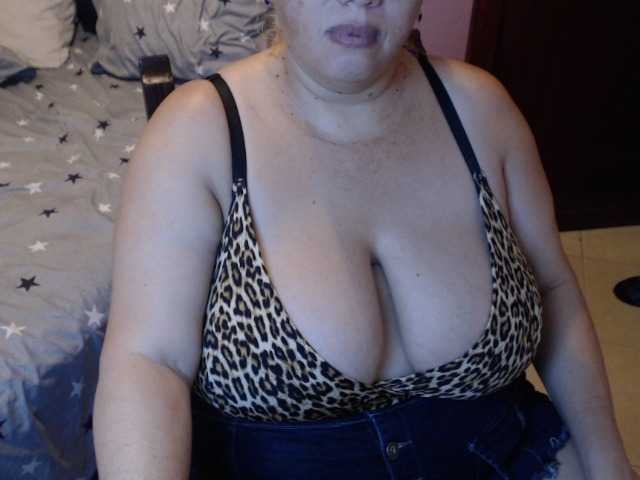 ElizabethTaylor8 live cam preview