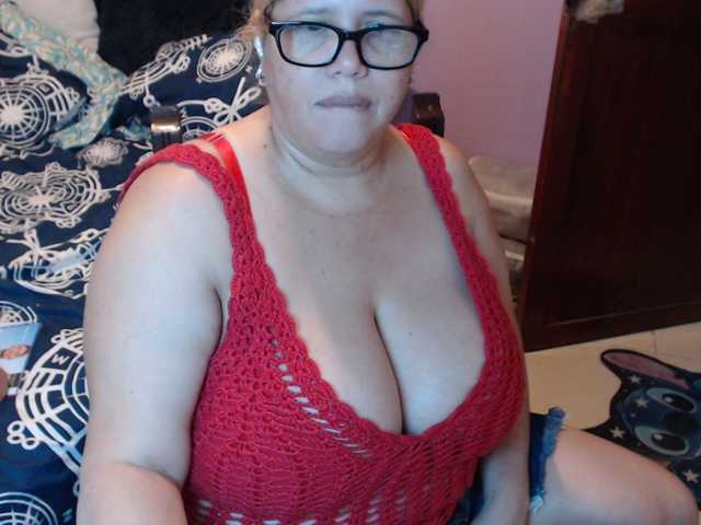 ElizabethTaylor8 live cam on BongaCams