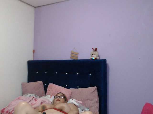 ElizabethTaylor8 live cam on BongaCams