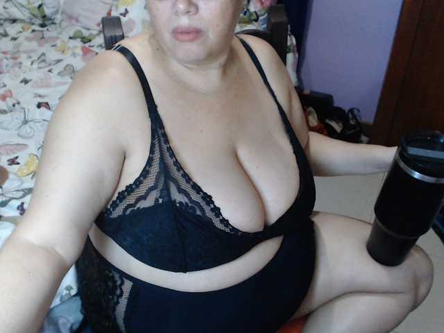 ElizabethTaylor8 live cam on BongaCams