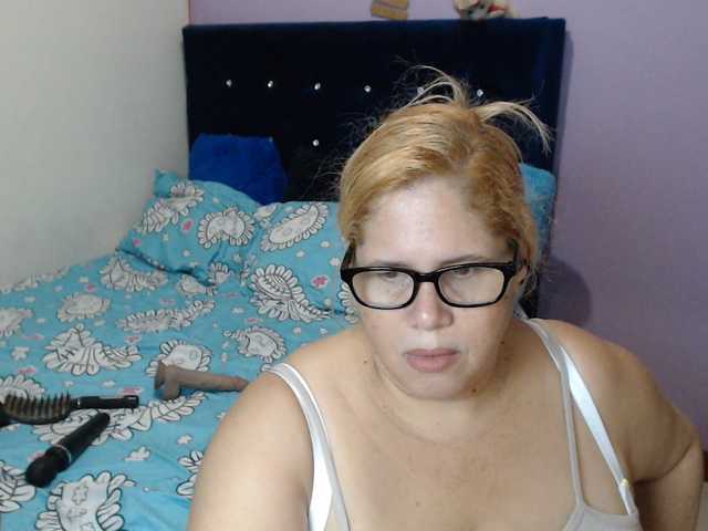 ElizabethTaylor8 live cam on BongaCams