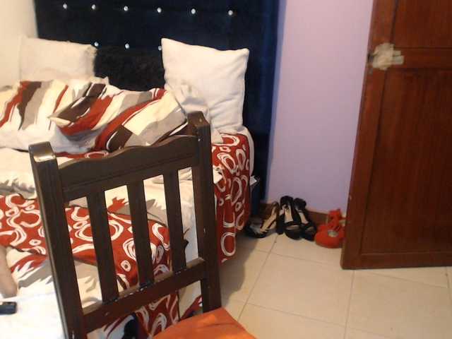 ElizabethTaylor8 live cam on BongaCams