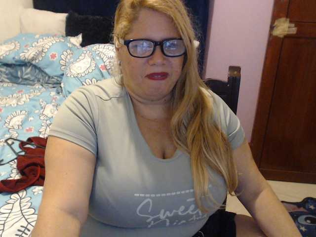 ElizabethTaylor8 live cam on BongaCams