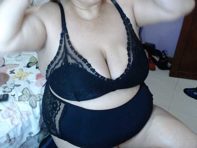 ElizabethTaylor8 live cam on BongaCams