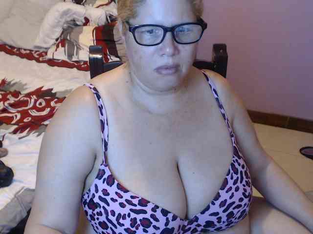 ElizabethTaylor8 Live Webcam on BongaCams