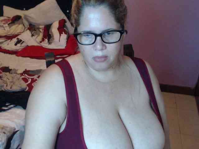 ElizabethTaylor8 Live Webcam on BongaCams