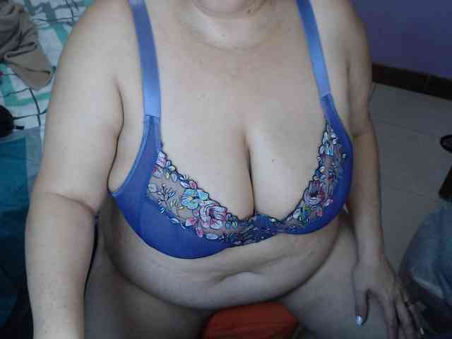 ElizabethTaylor8 Live Webcam on BongaCams