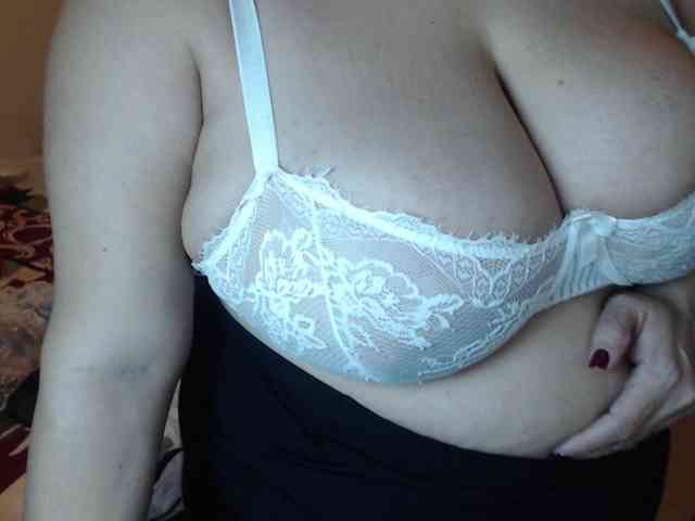 ElizabethTaylor8 Live Webcam on BongaCams