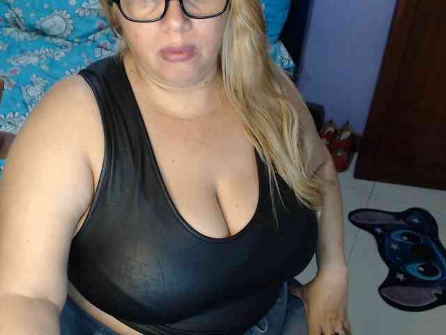 ElizabethTaylor8 Live Webcam on BongaCams