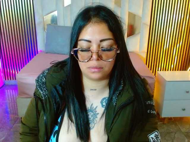 martina-tay live cam on BongaCams