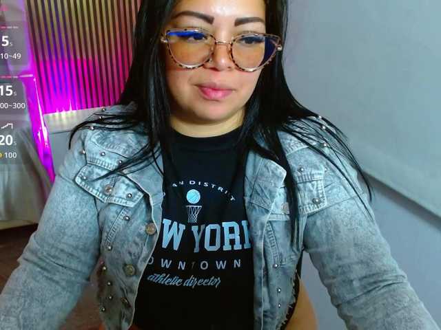 martina-tay live cam on BongaCams