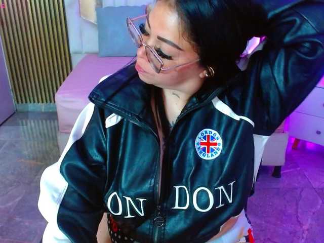 martina-tay live cam on BongaCams