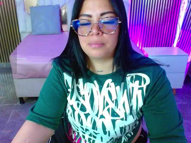 martina-tay live cam on BongaCams